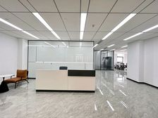 电梯口!豪华大楼全新装修!环领未来358平精装带多个隔间!