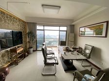 与學校一墙之隔 上学非常便利