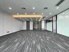 新出豪华装修!鲁商国奥城精装好房推荐!格局合理!层高2.8米