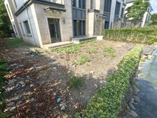 颐湾丽庭 毛坯边套 临小河 大院子!