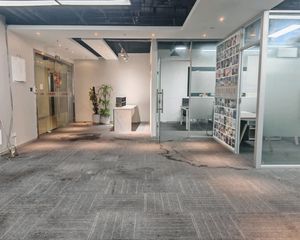 真实价格 电梯口 双地铁 可自用 另有其他面积可选 随时看