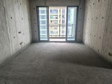 带车位急售万达东江城超靓三加一房,独门独户四面光设计随时看房