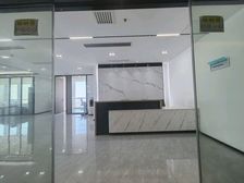 东江之星电梯口560方高层全景观边位,7+1格局租金30多