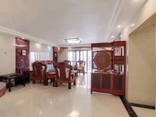 精装五房 中间楼层 送车位