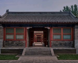 西城区四合院后海和前海附近交界处附近 可观鼓楼的四合院