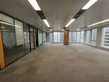 上实中心精装修甲级写字楼 崂山区总部佳选 标志性建筑 看海景