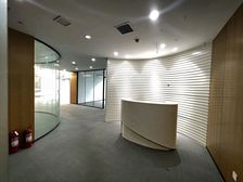 上实中心精装修甲级写字楼 崂山区总部佳选 标志性建筑 看海景