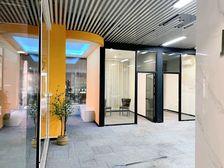 海珠地铁口 创意园 首层独栋 展示面好 双面落地玻璃