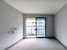 带车位金科物业四房只要82万