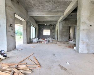 绿茵花园别墅东区独栋 占地1800平边户有钥匙