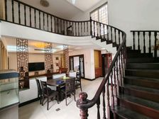 金山大道新华都对面 万科物业 小洋房双平层复式带露台 精装修