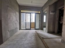 距离银泰很近的小区,小区环境好,周边配套齐全