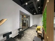 朝南,电梯口!精装带多个隔间!高新区503平