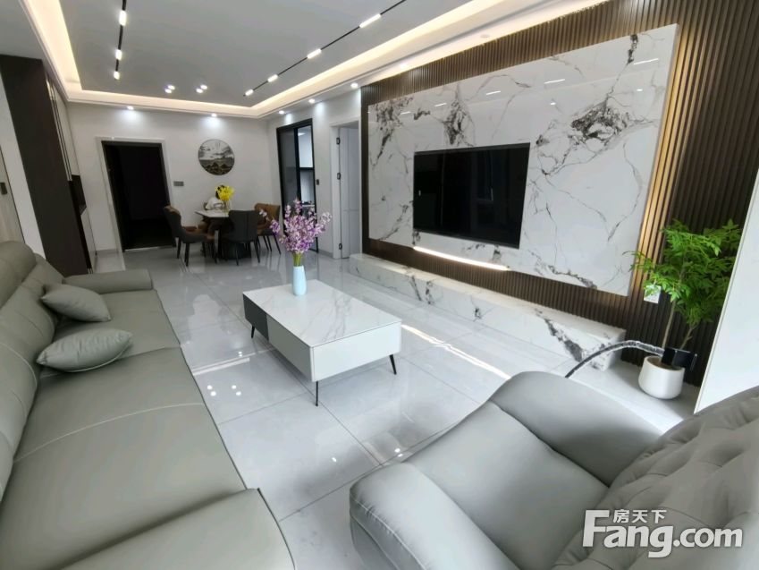 香格里拉小区40多万的全新精装房户型方正南向证件在手随时过户