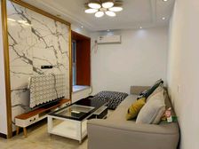 精装修拎包入住两室三中送储间