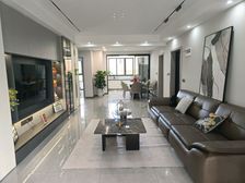 业主急售,因资金周转不开,带大平台的房子精装修