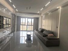 业主急售,娃儿在成都去工作了要那边买房子亏本急价格可谈送车位
