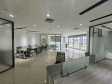 中天大厦地铁口216方4+1户型带家具租金才5000元