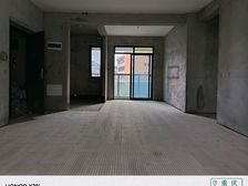 新小区现房!四房双卫小洋房!