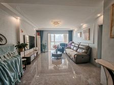 香堤荣府,老证可贷款,挨着十四中,凤凰城小学,一首诗购物广场