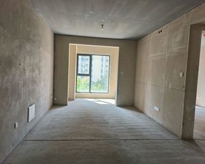 5千多/平 现房 顺兴街小学 保利.拉菲公馆 电梯两室