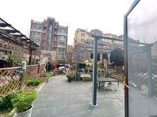 一二三楼复式,精装修5室3卫,院子开门,宜居养老好房。