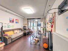 中环 全明三房两卫 小区中间产权车位 低于市场 150w