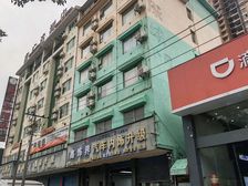 临街整栋酒店带三间门面带多车位带后花园1009.6平200万