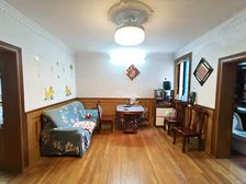 育秀实验 全明户型 2楼半 带车棚和轿车位 位置安静美丽家园