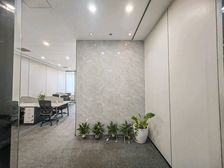 阳光金融大厦,精装修带办公用具2加1格局,朝西户型,高楼层