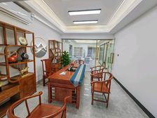 龙光世纪,九州国际,电梯口精装修带办公用具3加1格局