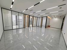 华丰城地铁口,九州国际,全新精装修3加1格局可配办公用具,