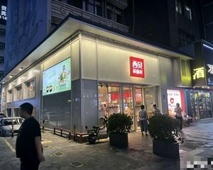 转角商铺!南头地段(红本)租金1.4万,人来人往 旺铺