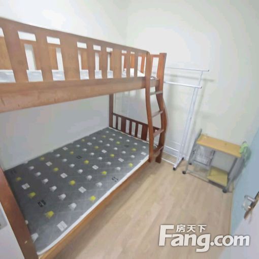  900����С����һ����10���ߵ����׾�óվ 