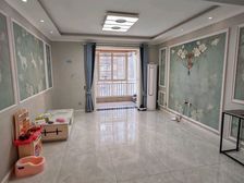 高新六路东城国际 高新一小隔壁 楼下河提公园 边户三室两卫