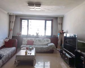 金地商城旁锡林南路小学非顶楼三居有房本