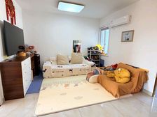 政法路中间位置6楼,63方?柴间,两室,现代精装修拎包入住
