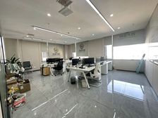 光谷软件园精装1250平送1000平大阳台带家具业主低价出租