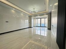 东汇城,装修新净,光线充足,楼下就是商业综合体,育才双书包,