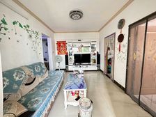 江边住宅,江边风景宜人,公园就在旁边,总价低,好过租房