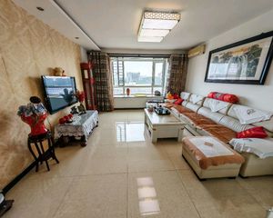 颐和佳苑南区?133平米,送地下室,带租约车位!电梯洋房