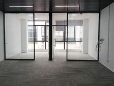 梅花园京溪路附近,同和地铁口物业直租92平,带空调家私办公桌