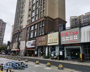 西平住宅铺总价125万年租金4.8万