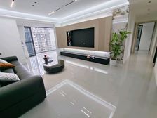 新小区 电梯四房两卫 大阳台 南北通透