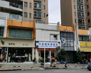 雍华庭街铺210平220万月金8000元