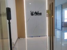 新恒富大厦商务办公招租,户型方正,可注册,精装带工位