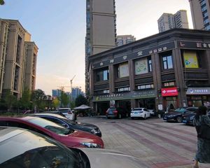 一楼6米层高可做两层前后带窗户年租金17.3万