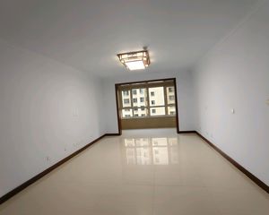 衡百国际 怡水公馆,精装三室,眼镜户型
