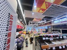 223 平米,有外摆区,目前水果店,全行业可做