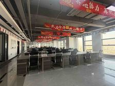 跌破底价!华龙路半层写字楼 8千多急售!正对电梯